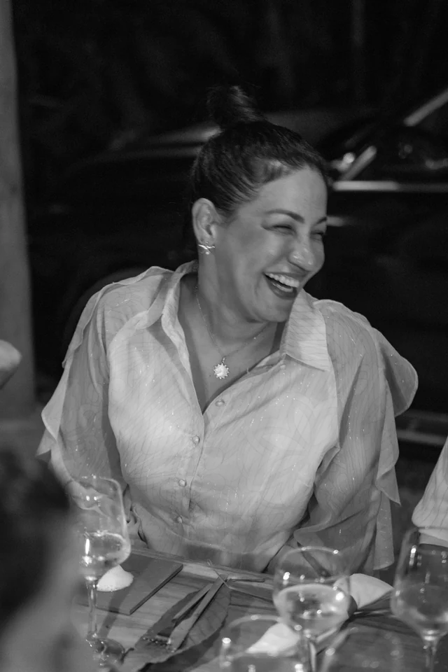 Una sonrisa espontánea durante la cena